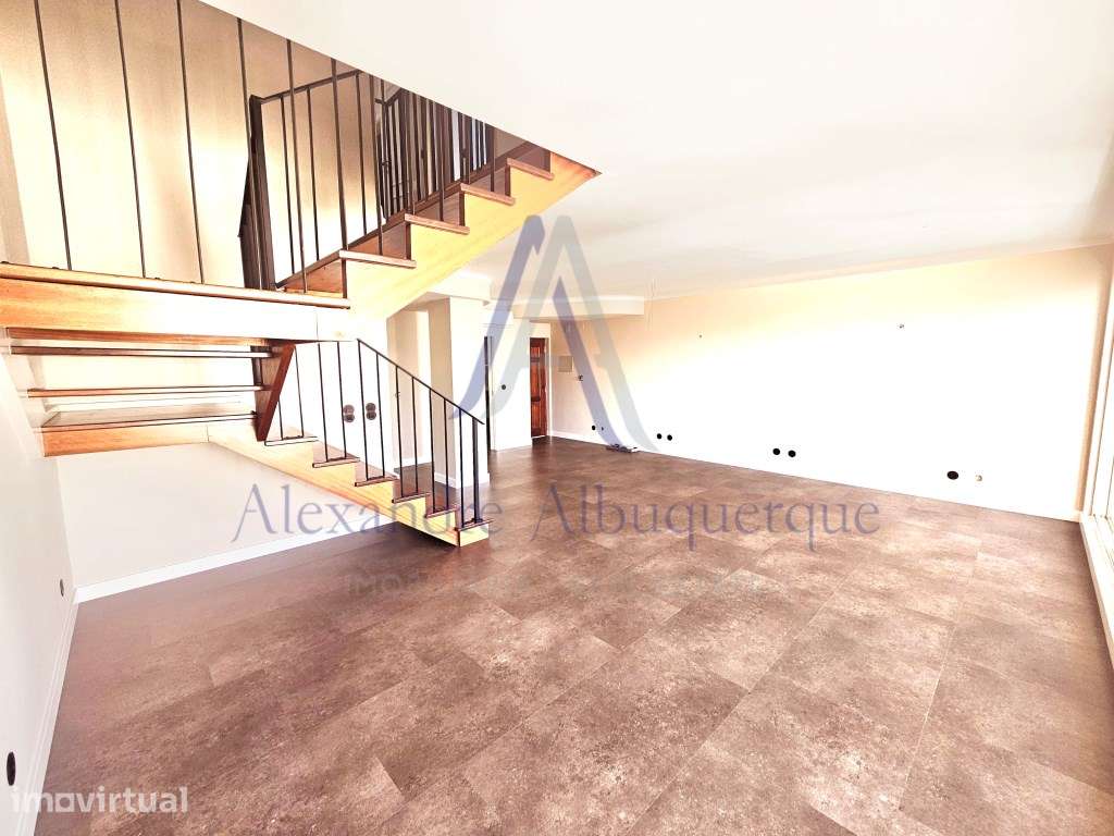 Luxuoso Duplex T 3 na Vila de Sesimbra, em segunda linha da Praia - Grande imagem: 5/30
