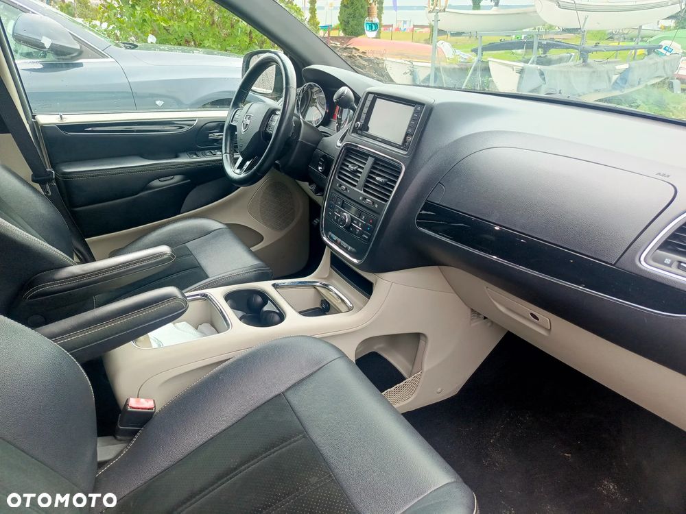 Dodge Grand Caravan - 13
