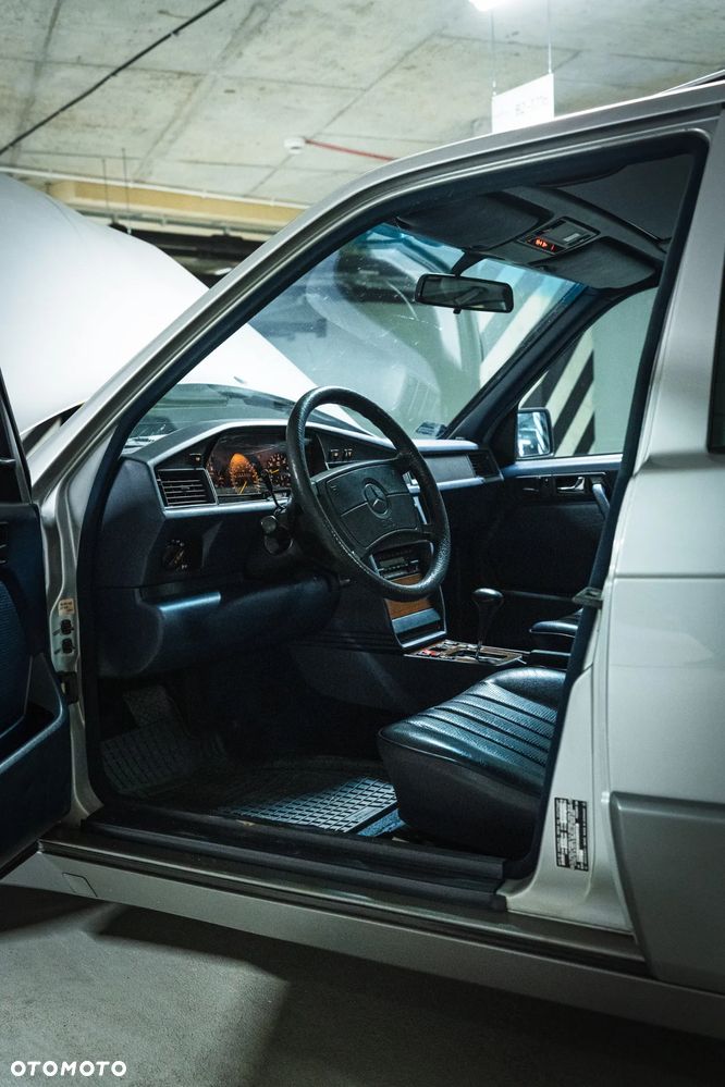 Mercedes-Benz W201 (190) - 11