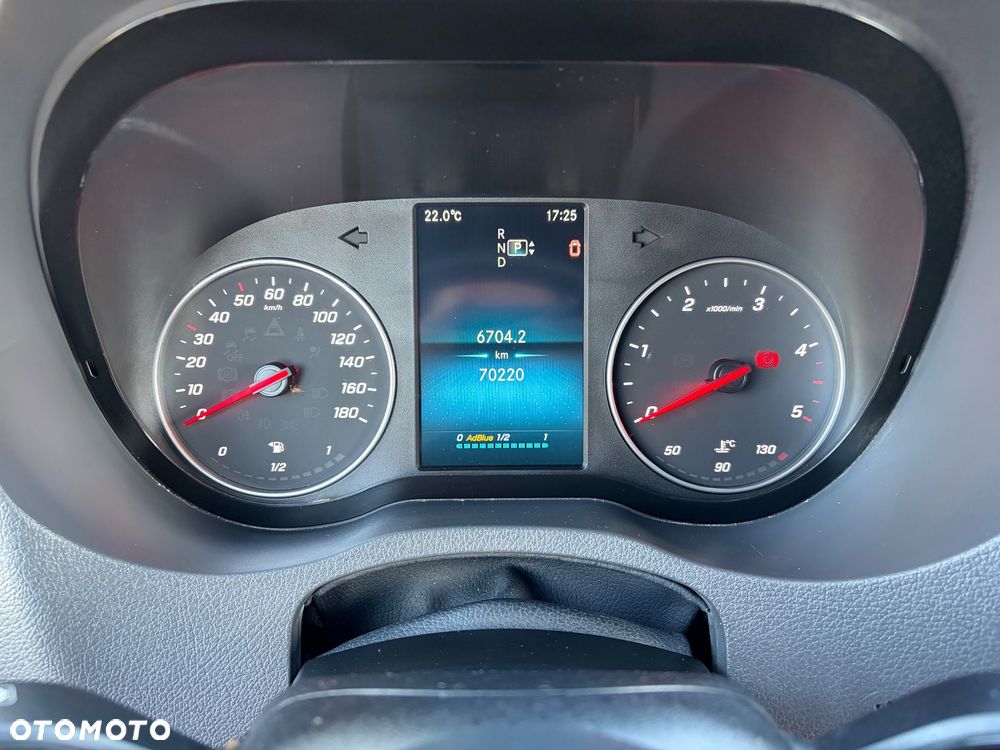 Mercedes-Benz Sprinter - 24
