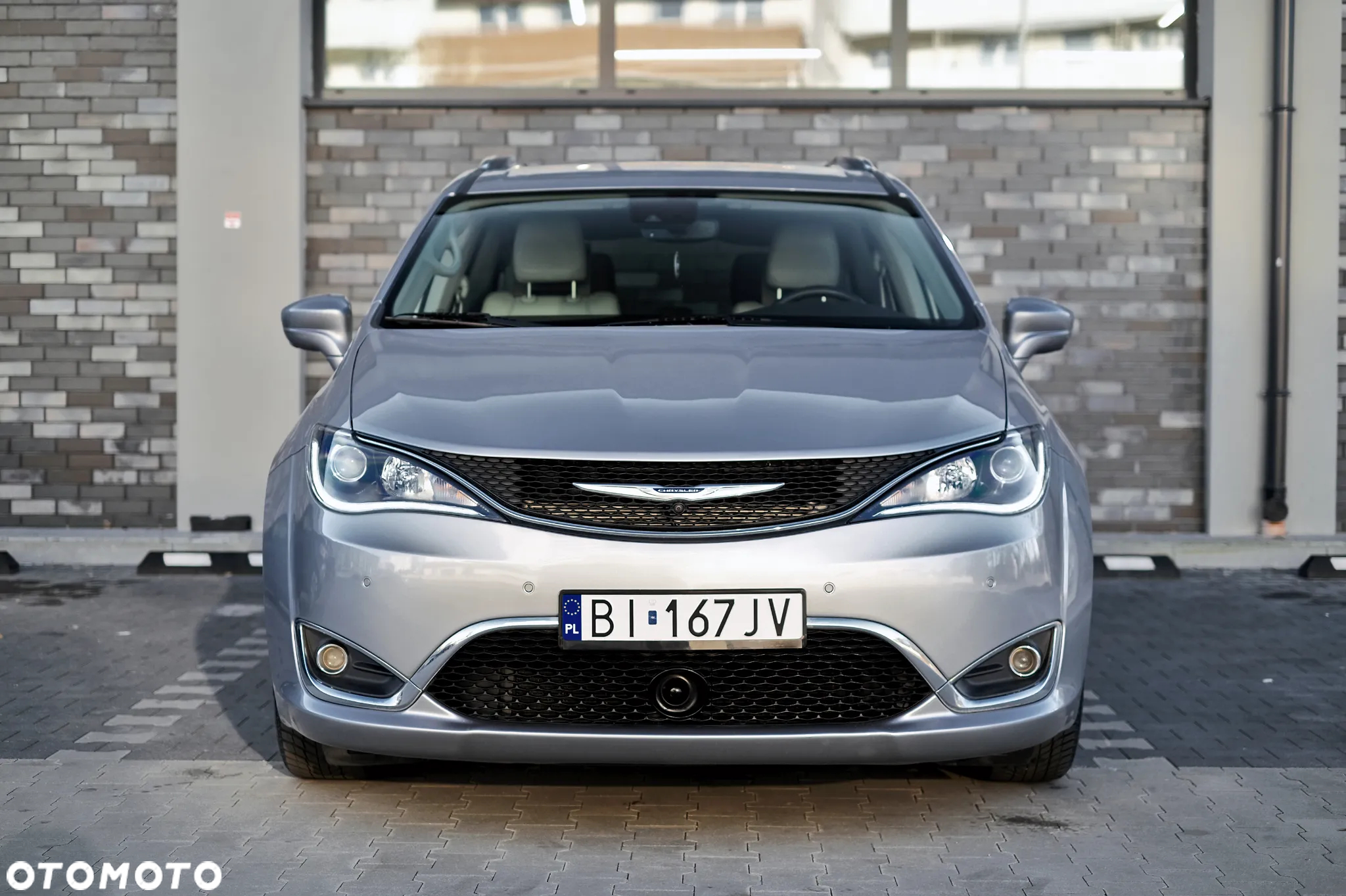 Chrysler Pacifica - 2