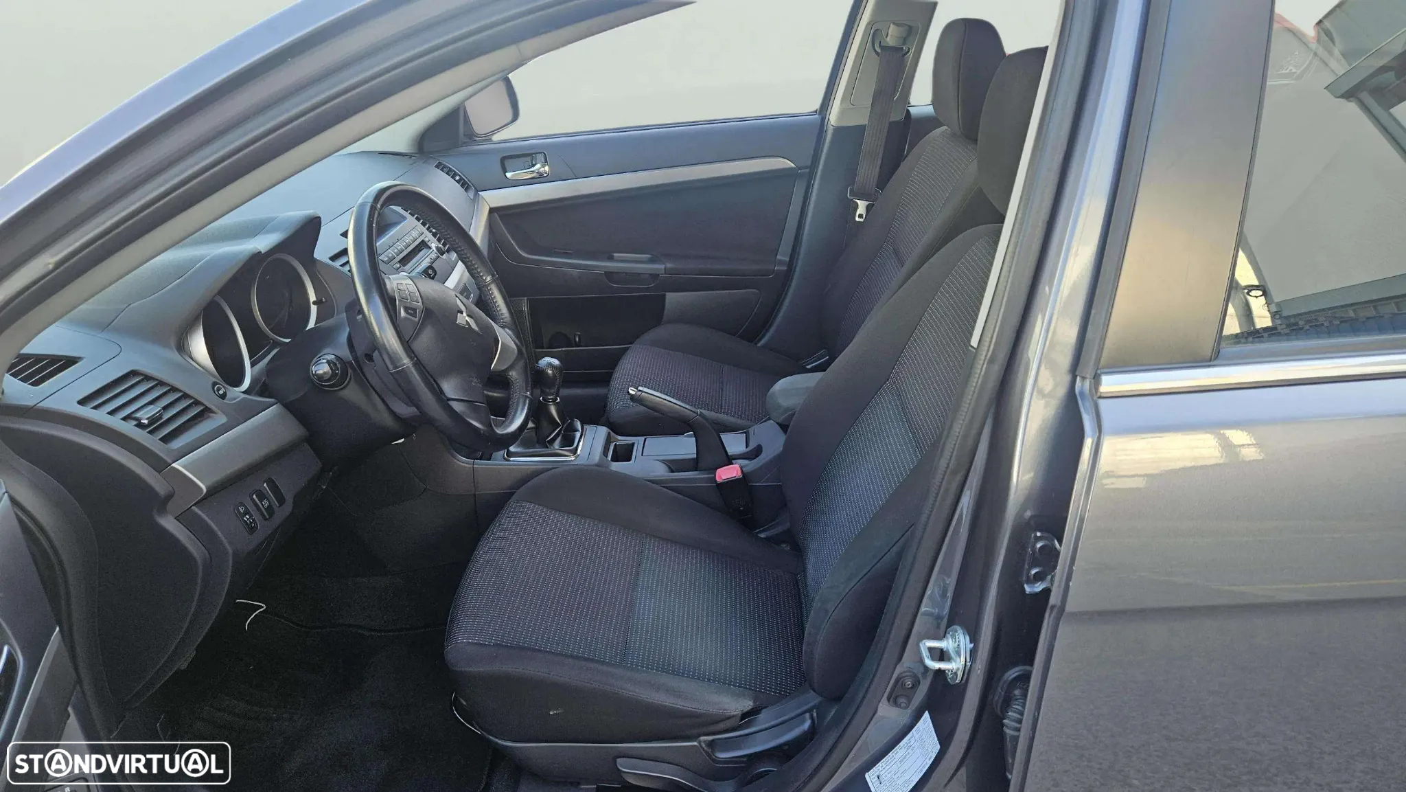 Mitsubishi Lancer 1.5 Invite - 11