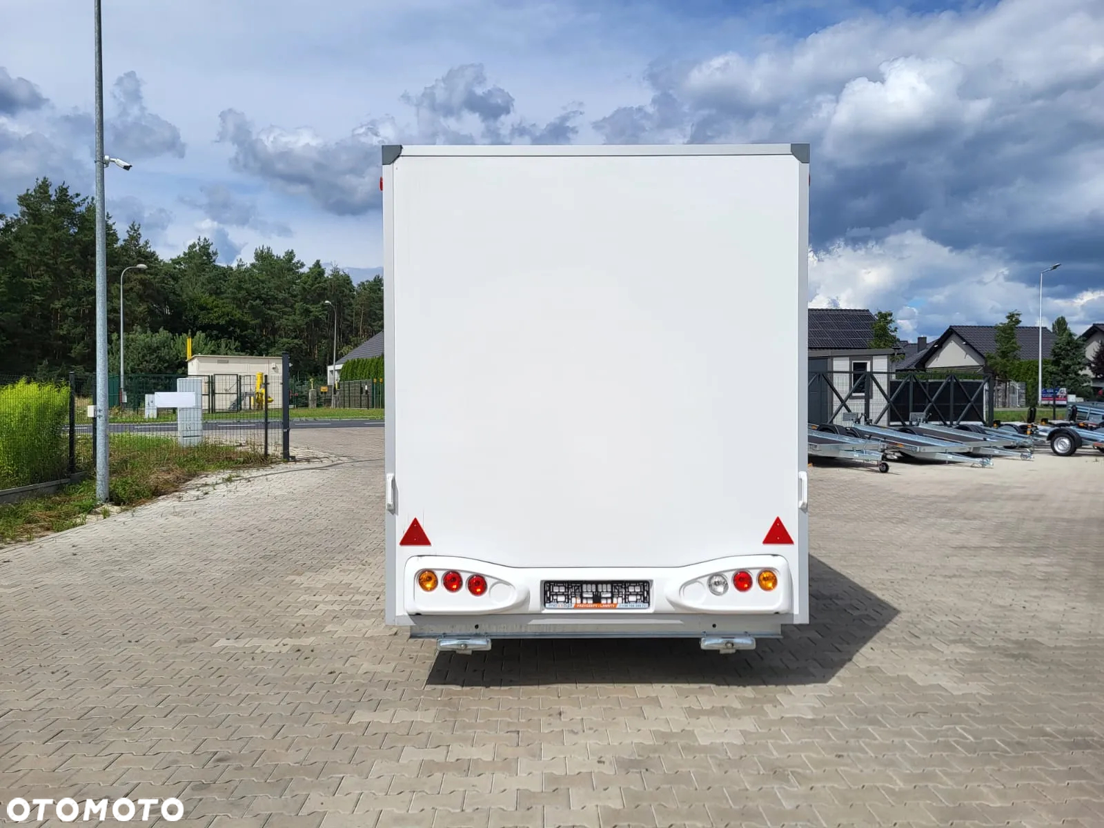 Niewiadów DOSTAWA 360x203x230! Przyczepa HANDLOWA Gastronomiczna dwuosiowa H13361H Ściany z LAMINATU! Jedno okno Koła 13C! - 15