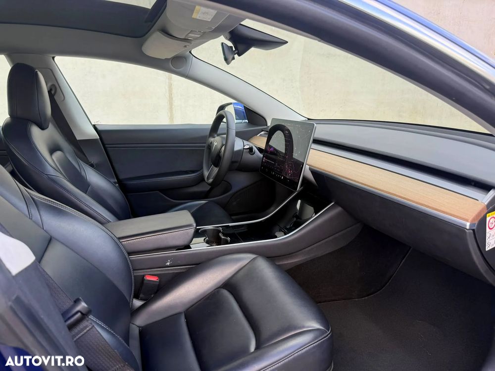 Tesla Model 3 - 10