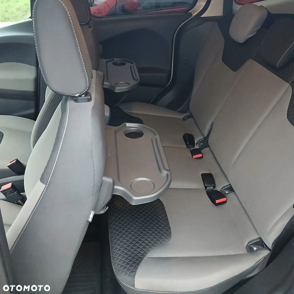 Ford Tourneo Courier 1.6 TDCi Titanium - 9