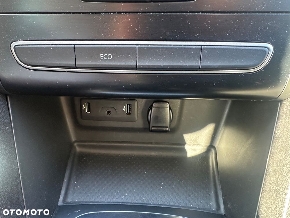 Renault Megane 1.6 SCe Limited - 17