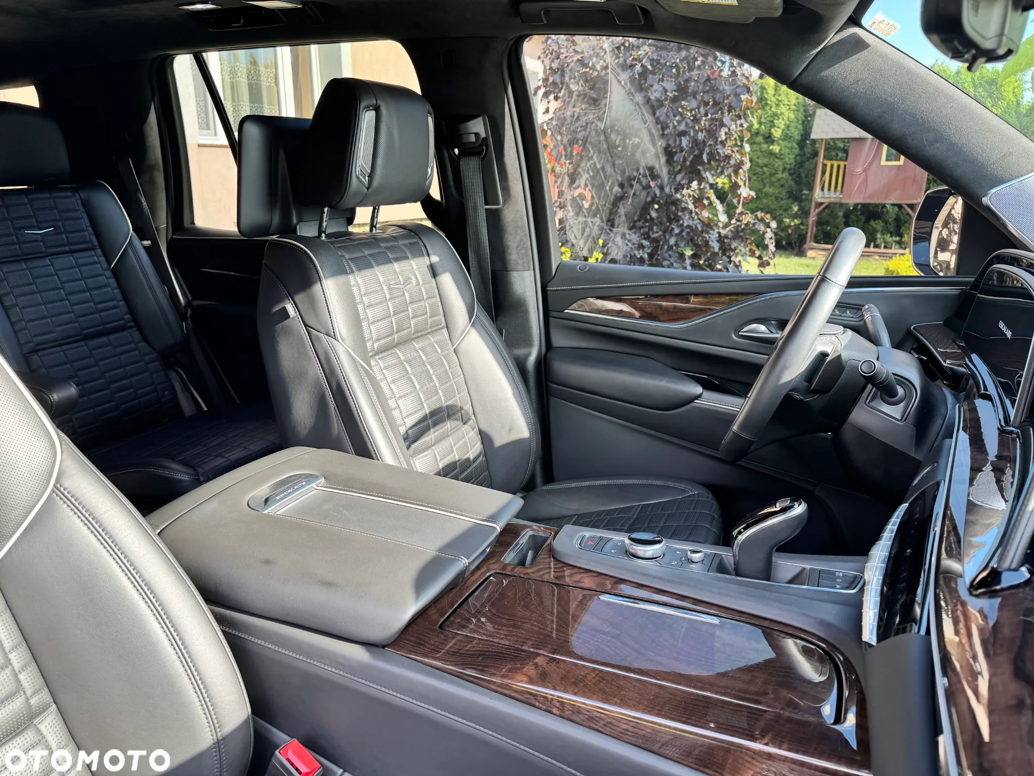 Cadillac Escalade - 24