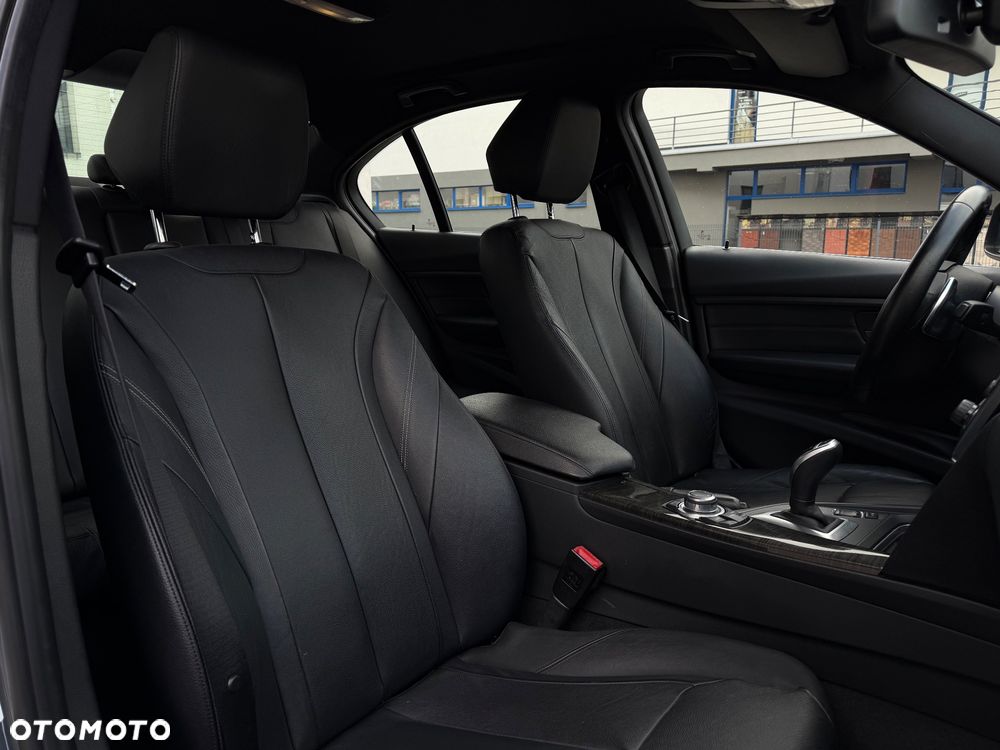 BMW Seria 3 328i Luxury Line - 34