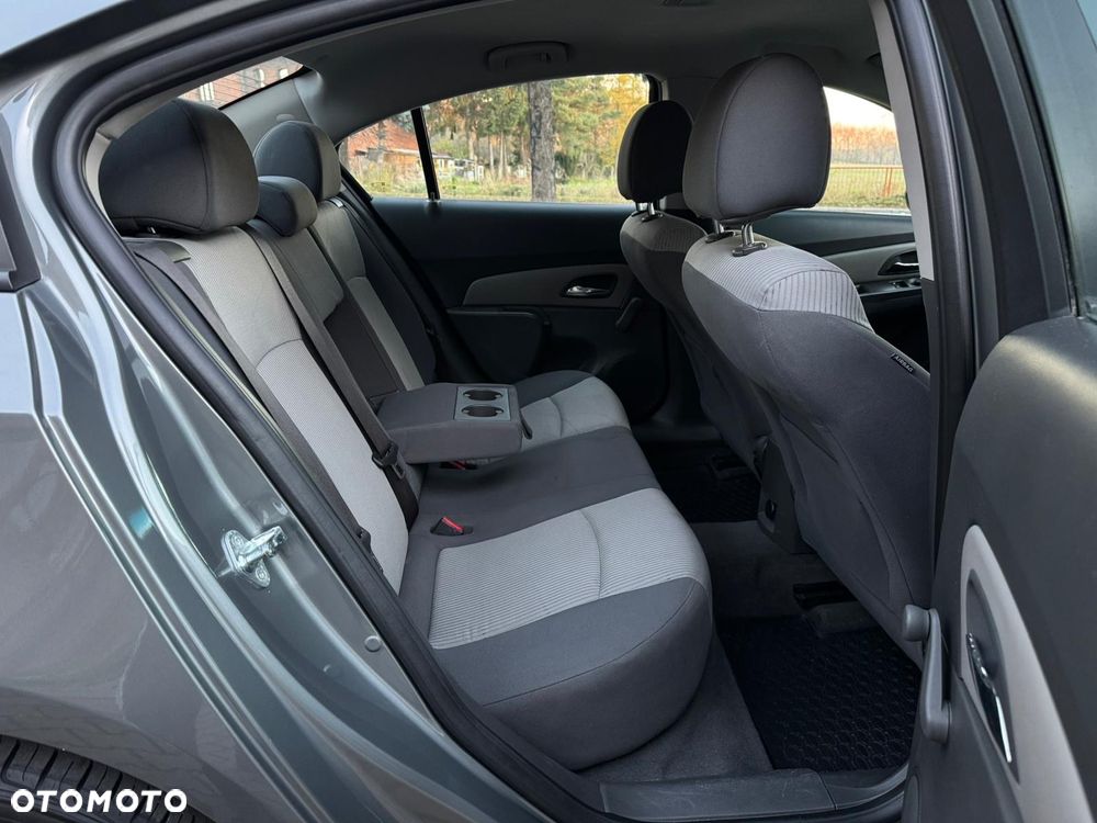 Chevrolet Cruze 1.6 Base - 9