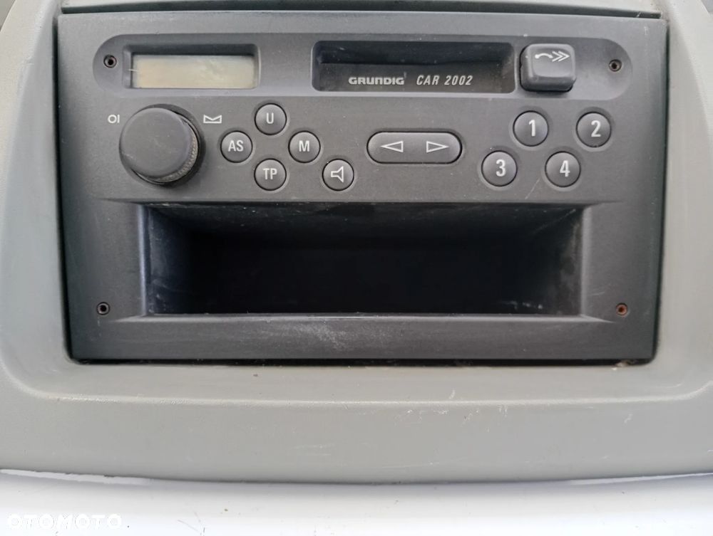 radio grundig ramka obudowa konsoli opel vivaro A - 4
