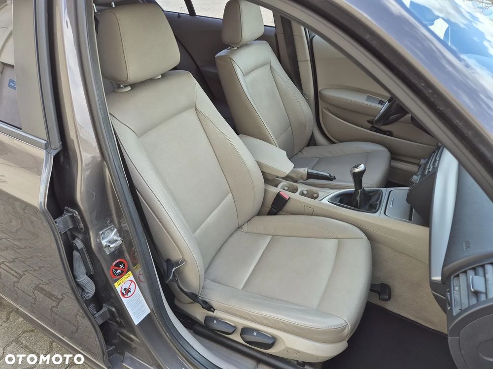 BMW Seria 1 116i - 29