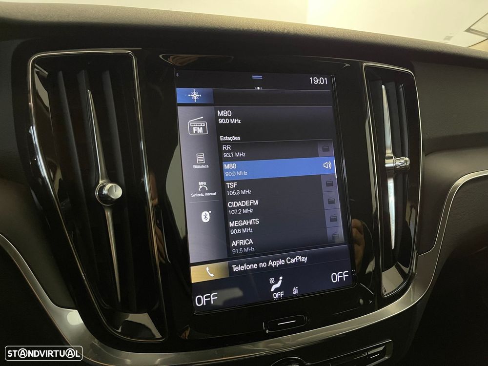 Volvo V60 2.0 D3 Momentum Geartronic - 25