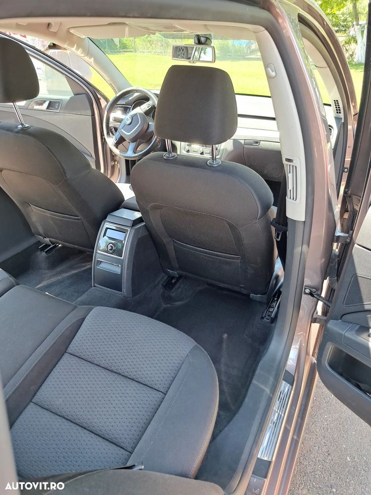 Skoda Superb 2.0 TDI Elegance - 23