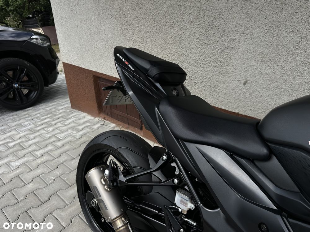 Suzuki GSX - 27