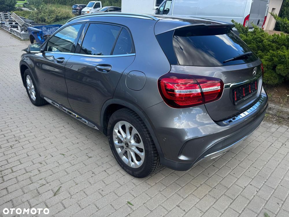 Mercedes-Benz GLA 250 4-Matic AMG Line - 12