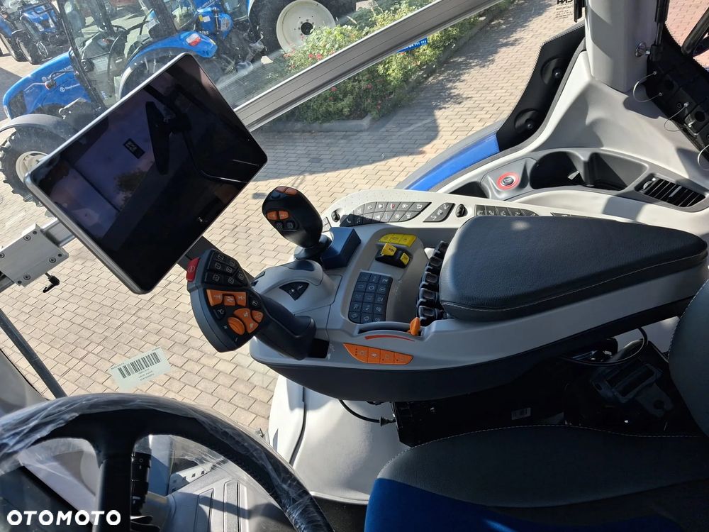New Holland T7.270 AutoCommand - 5