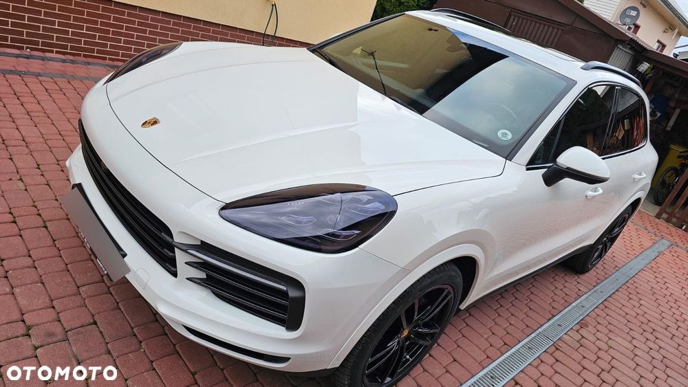 Porsche Cayenne - 1
