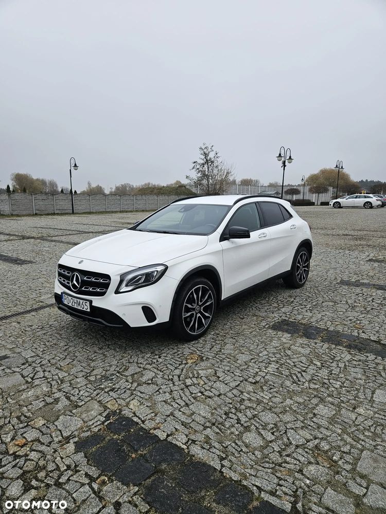 Mercedes-Benz GLA 200 7G-DCT AMG Line - 2