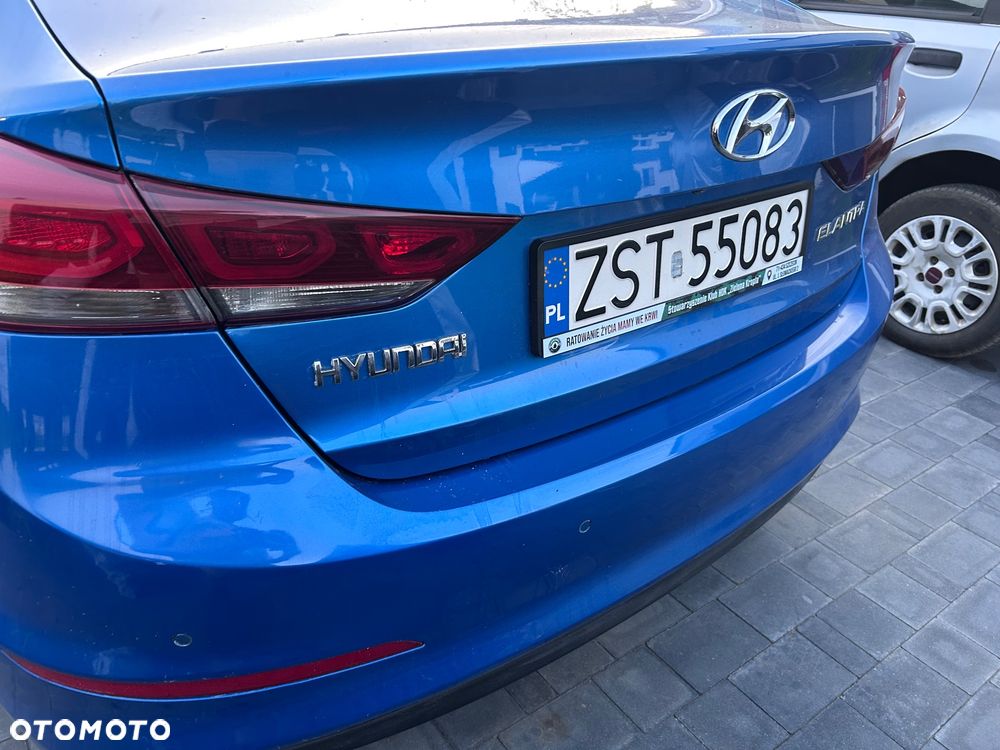 Hyundai Elantra 1.6 Style - 13
