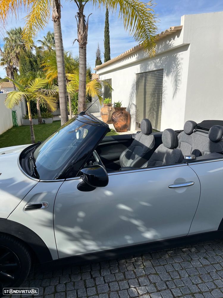 MINI Cabrio Cooper Auto. Sidewalk - 11