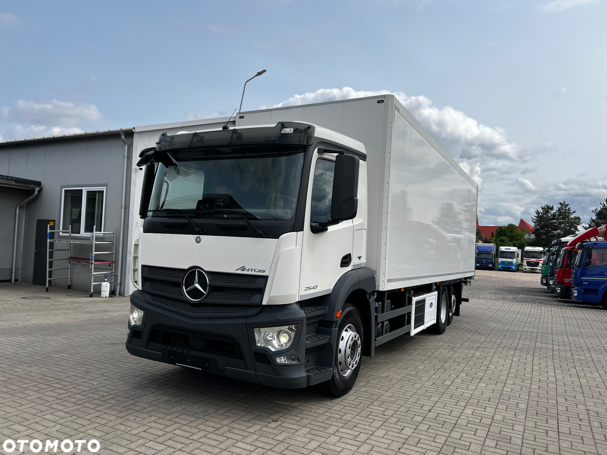 Mercedes-Benz - 17