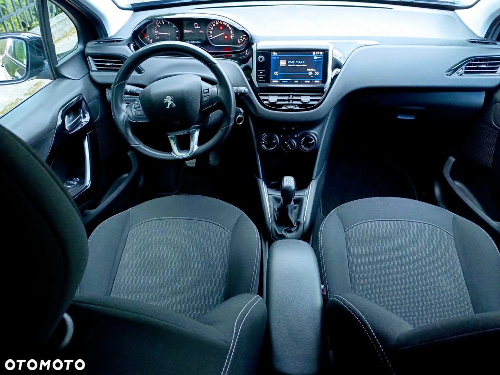 Peugeot 208 - 10