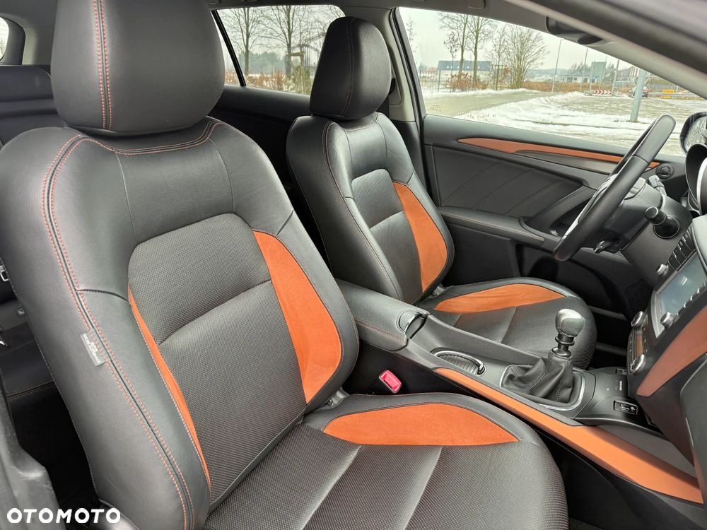 Toyota Avensis Touring Sports 1.8 Executive - 33