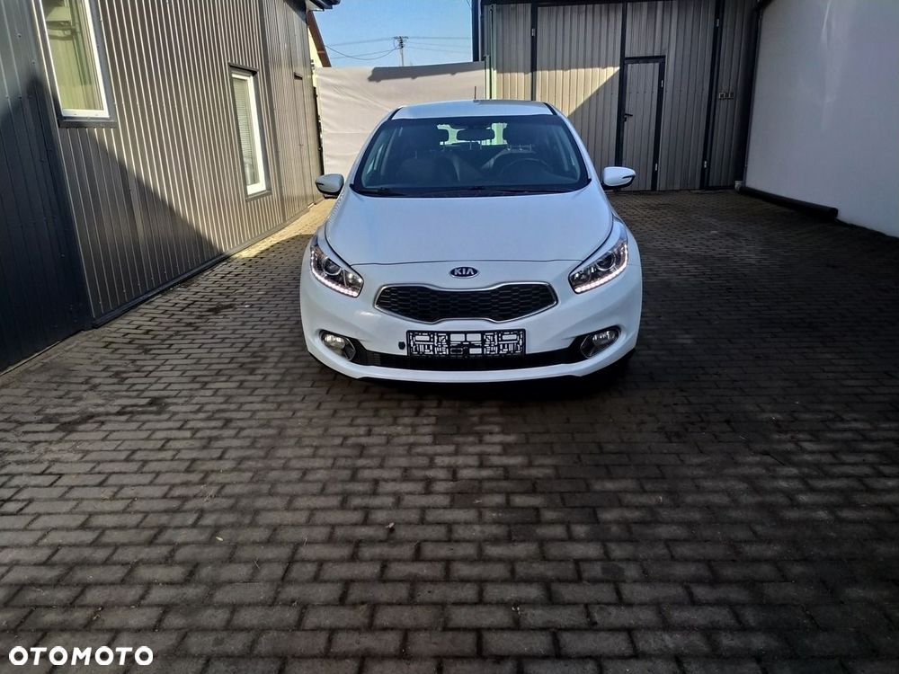 Kia Ceed - 10