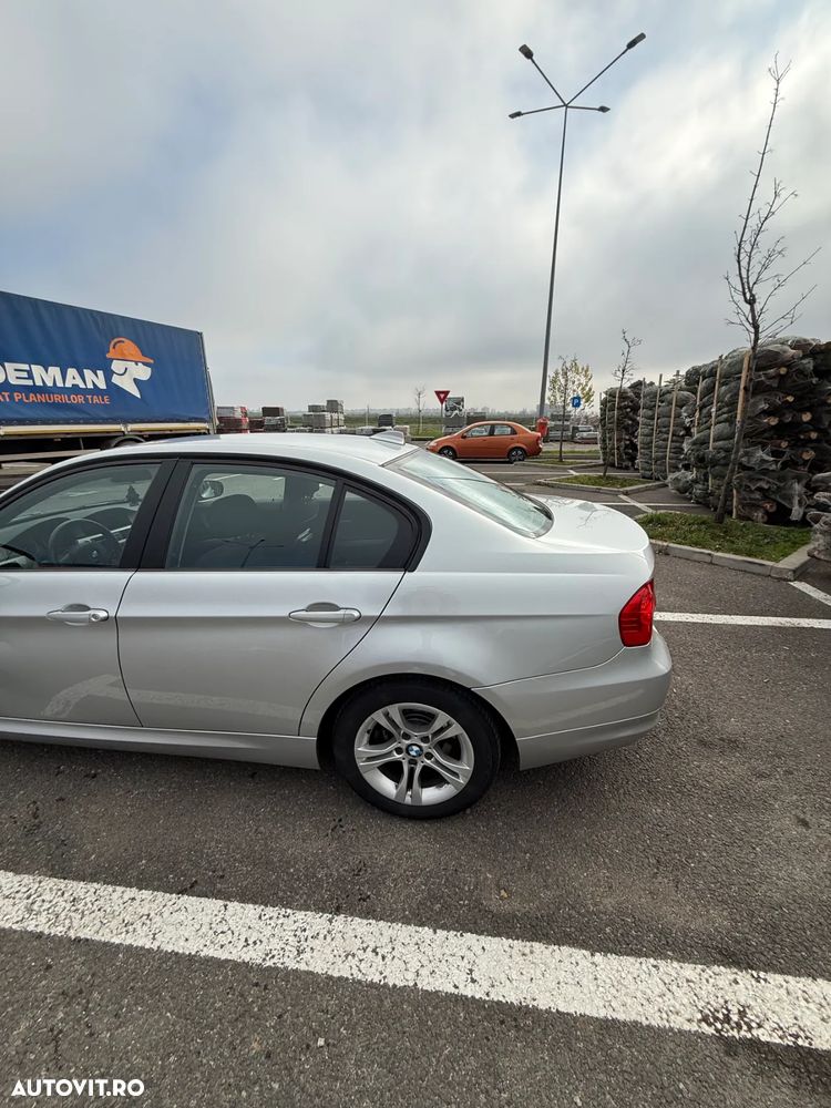 BMW Seria 3 318i Aut. - 13