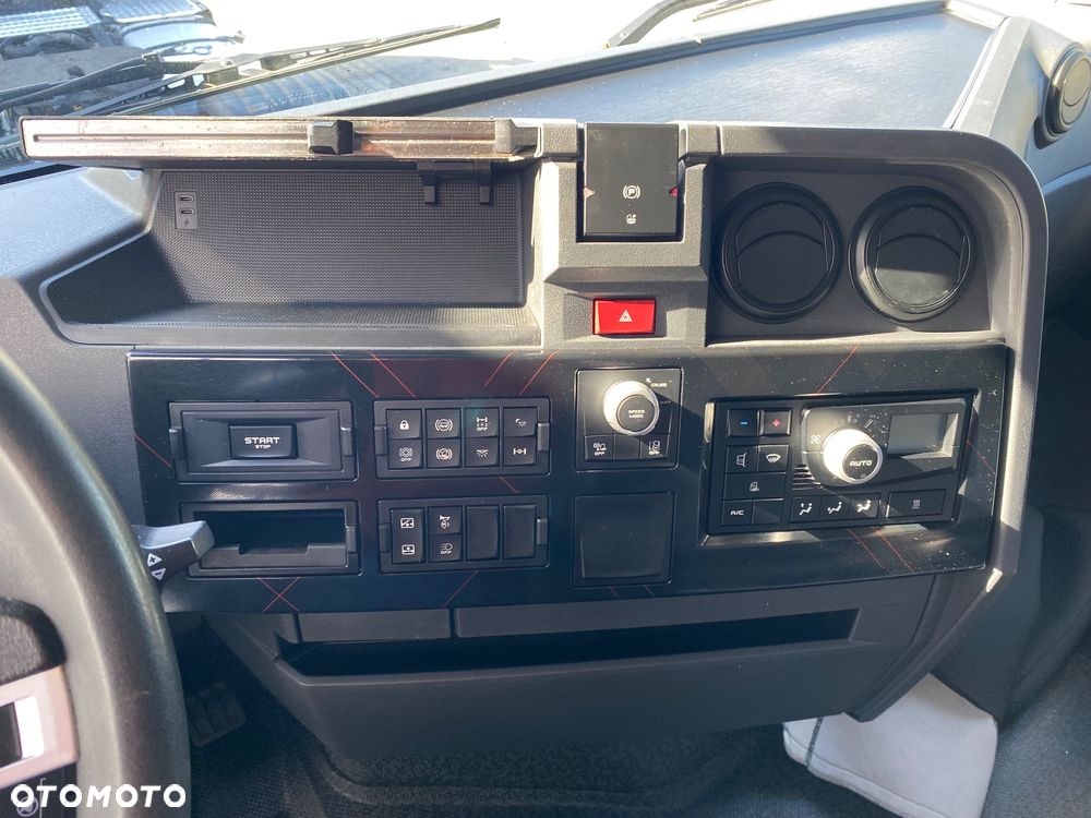 Renault T480 High Sleeper Cab - 10