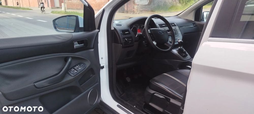 Ford Kuga - 12
