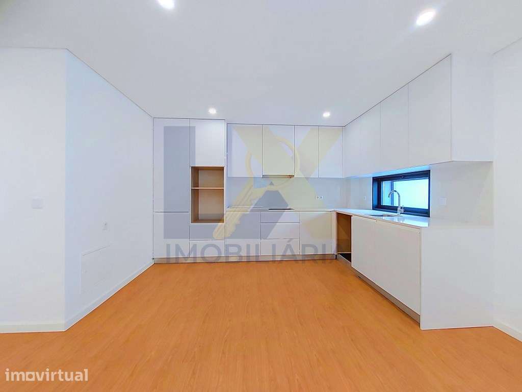 Apartamento T2+1 novo, com 2 suítes, espaço office, varanda e lugar... - Grande imagem: 3/13