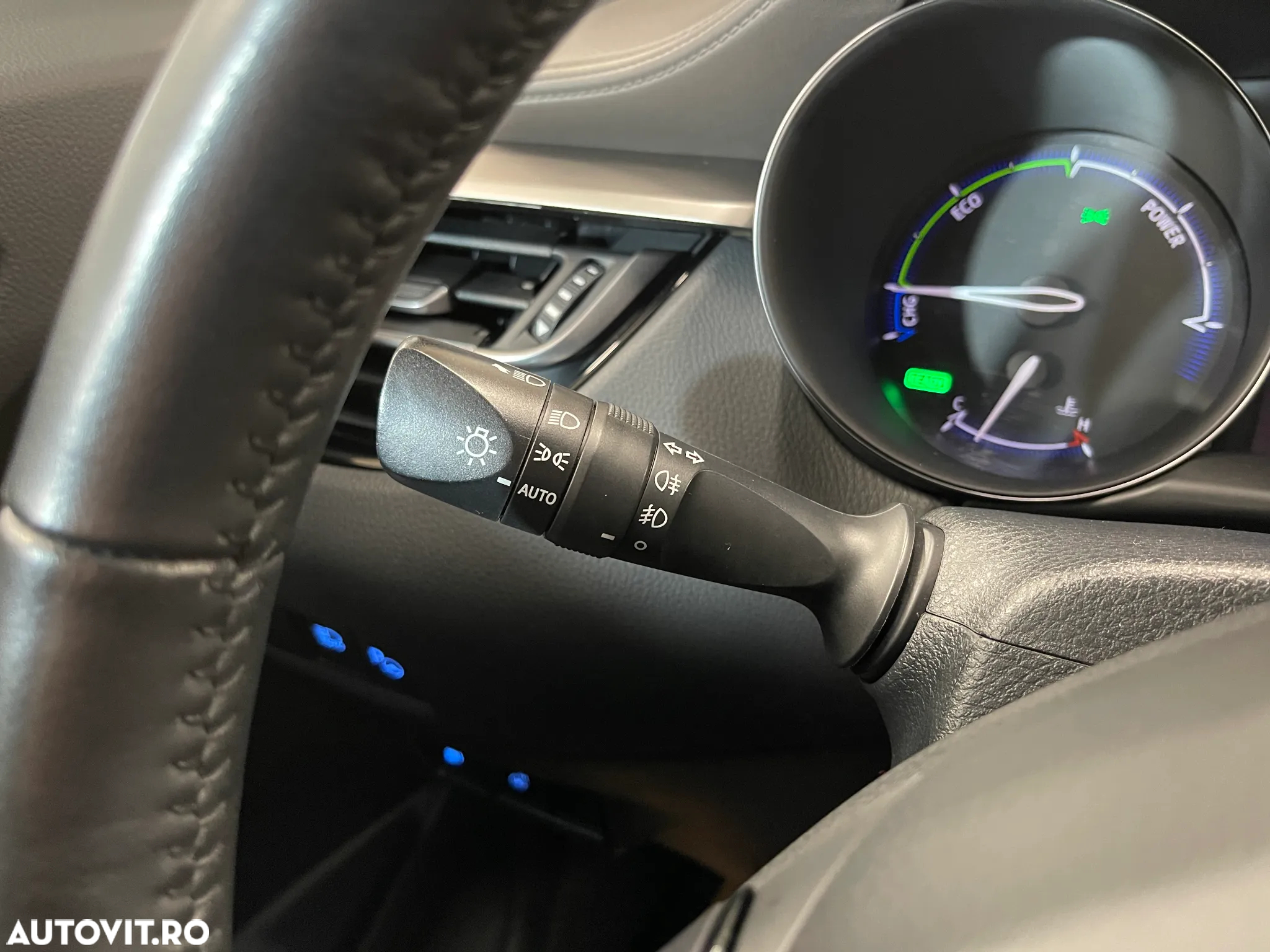 Toyota C-HR 2.0 HSD 184 CP 4x2 CVT Classy Bi-Tone - 26