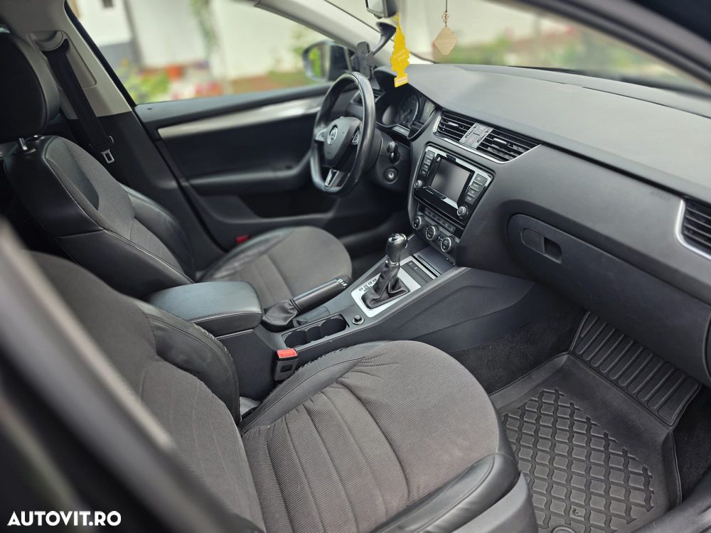 Skoda Octavia 2.0 TDI AMBITION DSG - 7