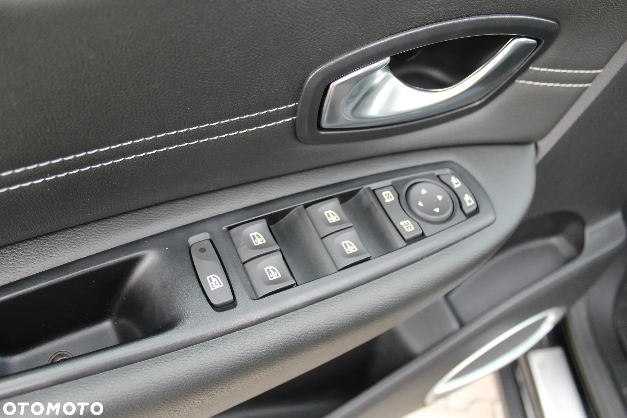 Renault Scenic ENERGY TCe 130 S&S Xmod Bose Edition - 14