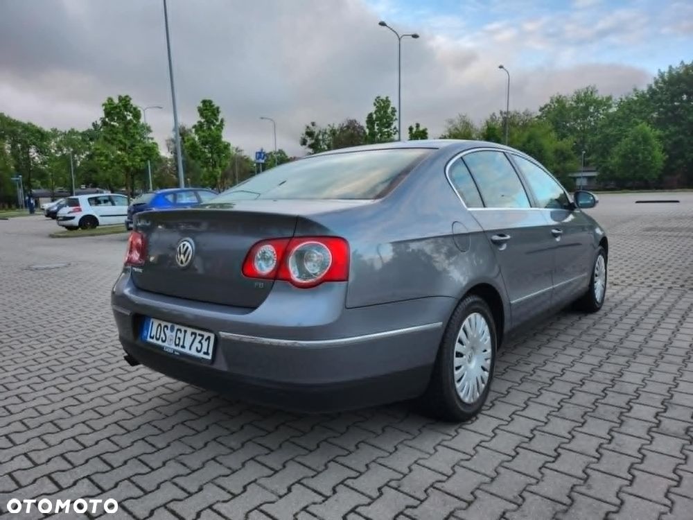 Volkswagen Passat - 4