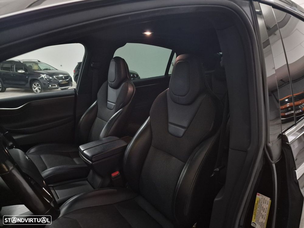 Tesla Model X 90D - 48