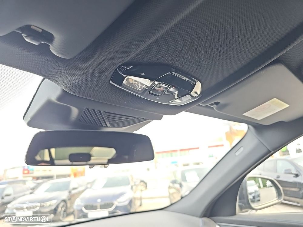 BMW iX2 eDrive20 Pack Desportivo M - 26