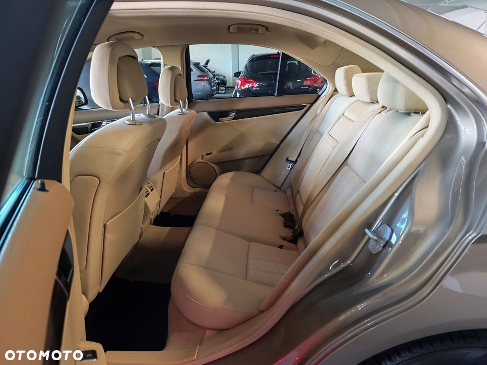 Mercedes-Benz Klasa C 280 4Matic 7G-TRONIC Elegance - 8