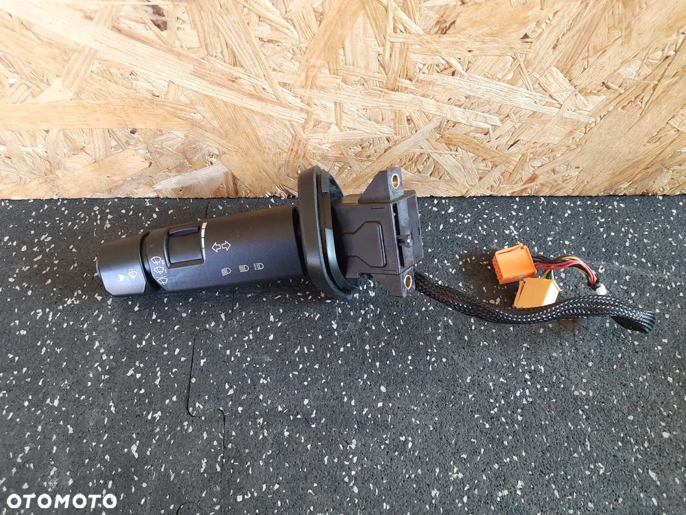 # MAN TGX EURO 6 LIFT PRZEŁĄCZNIK MANETKA KIERUNKOWSKAZÓW 81255090194 - 1