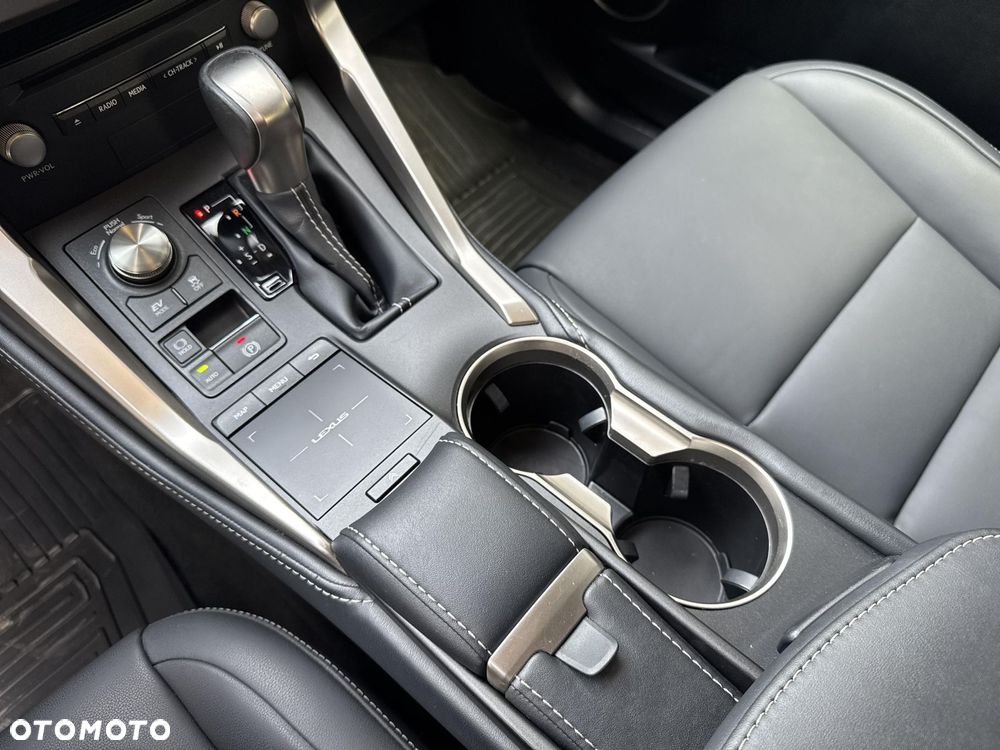 Lexus NX 300h F Impression AWD - 27