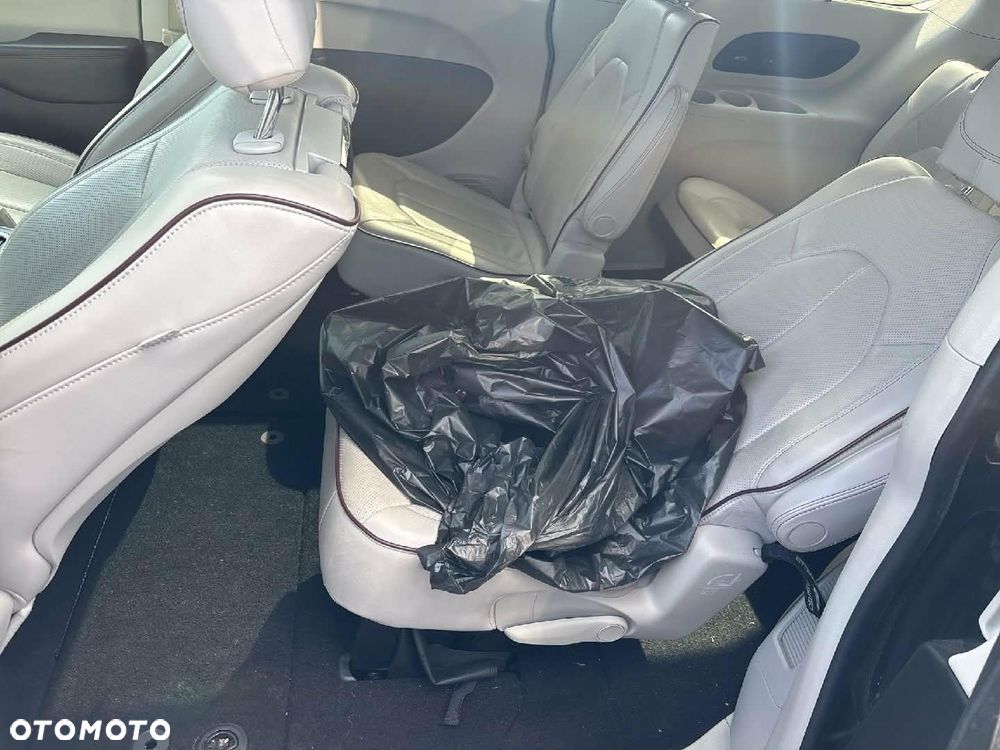 Chrysler Pacifica - 11