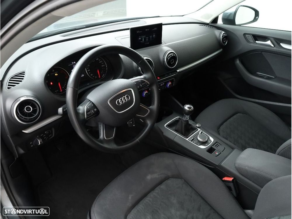 Audi A3 1.6 TDI Advance Ultra - 14