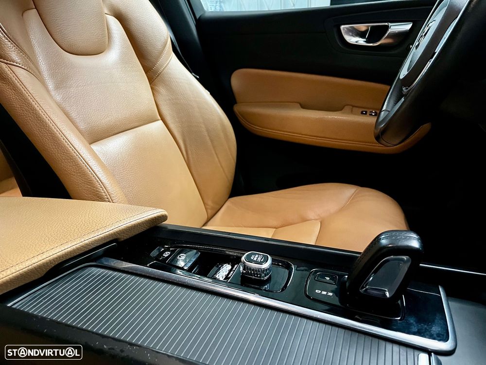 Volvo XC 60 2.0 T8 PHEV Momentum Plus AWD - 26