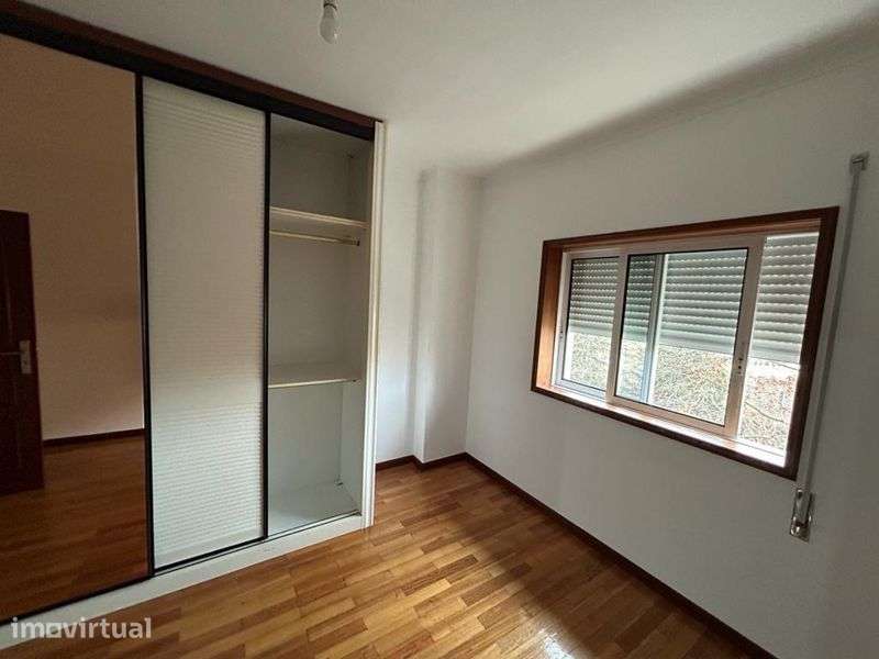 Apartamento T2 semi mobilado para arrendamento em Lamaçaes- Braga - Grande imagem: 5/10