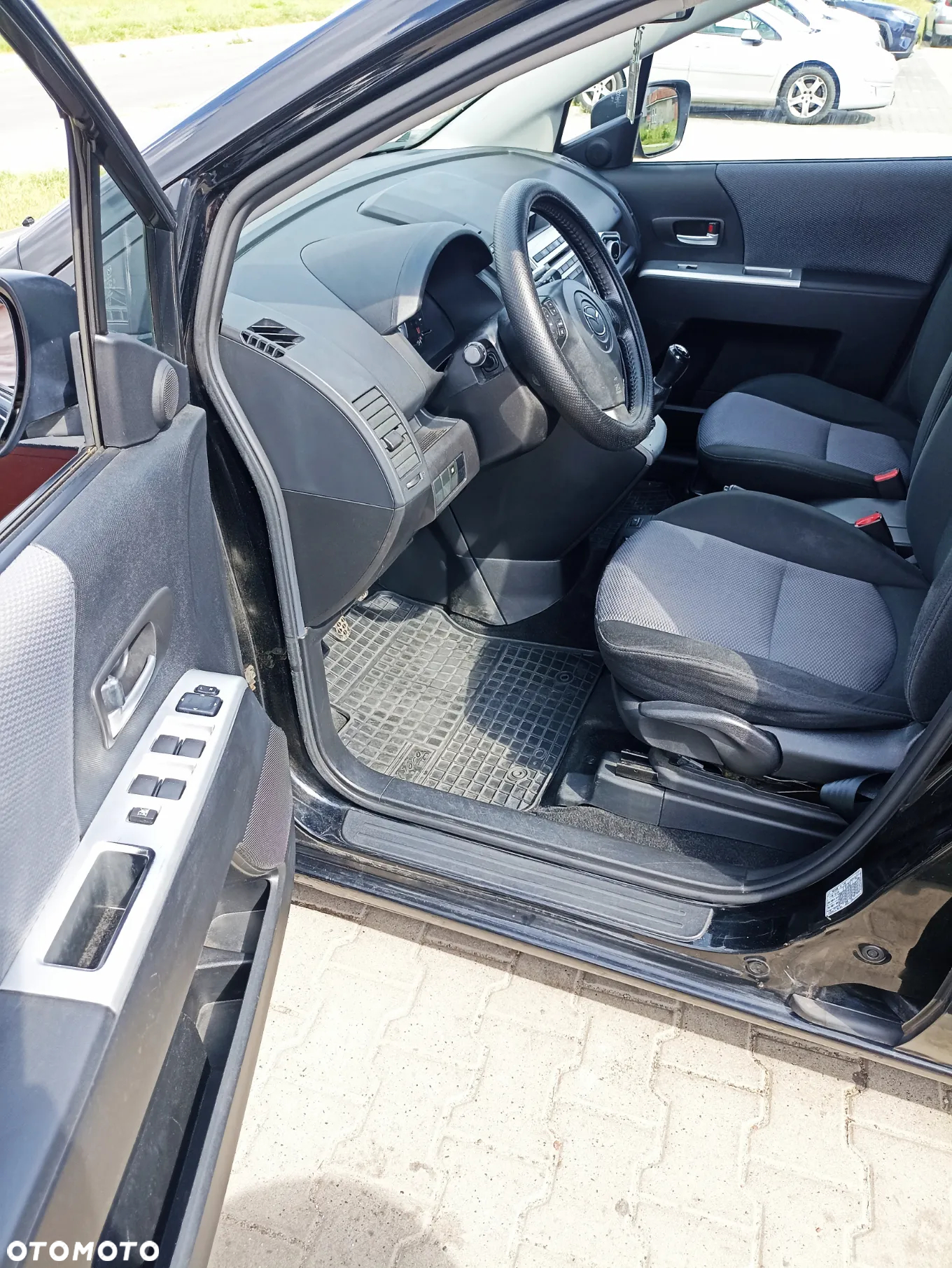 Mazda 5 - 15