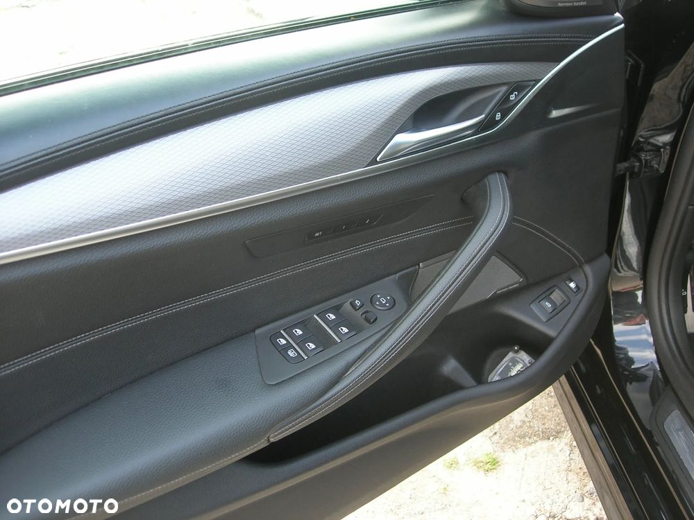 BMW Seria 5 530e iPerformance M Sport sport - 16