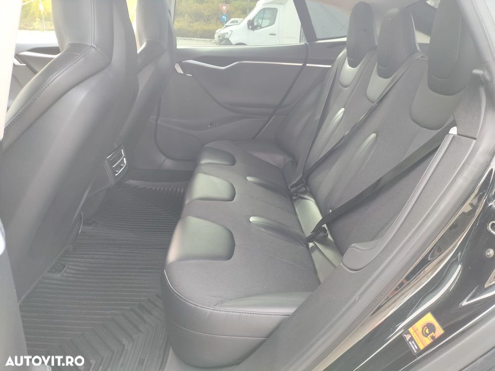 Tesla Model S - 6