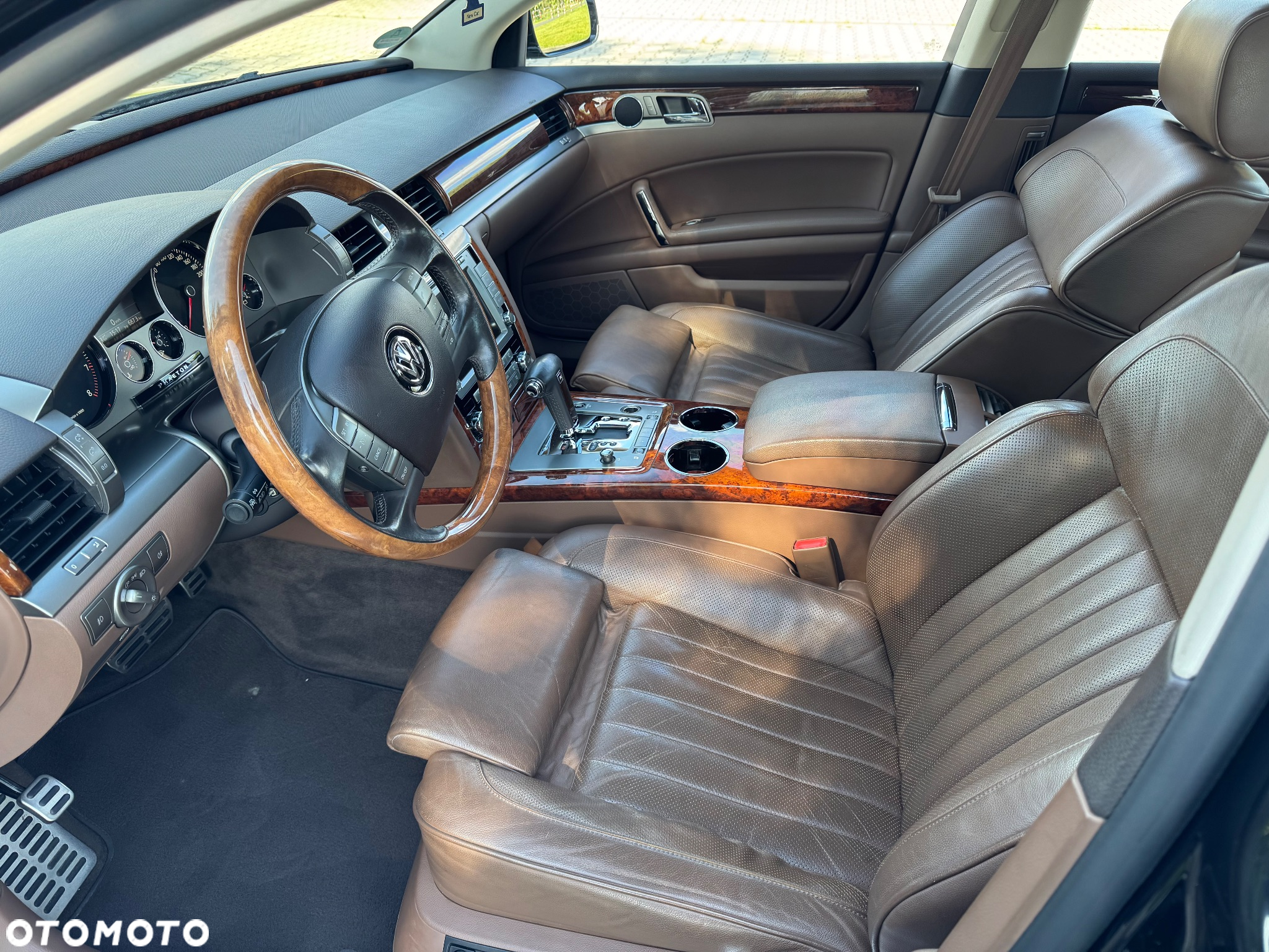 Volkswagen Phaeton 4.2 V8 4MOTION Automatik (5 Sitzer) - 13