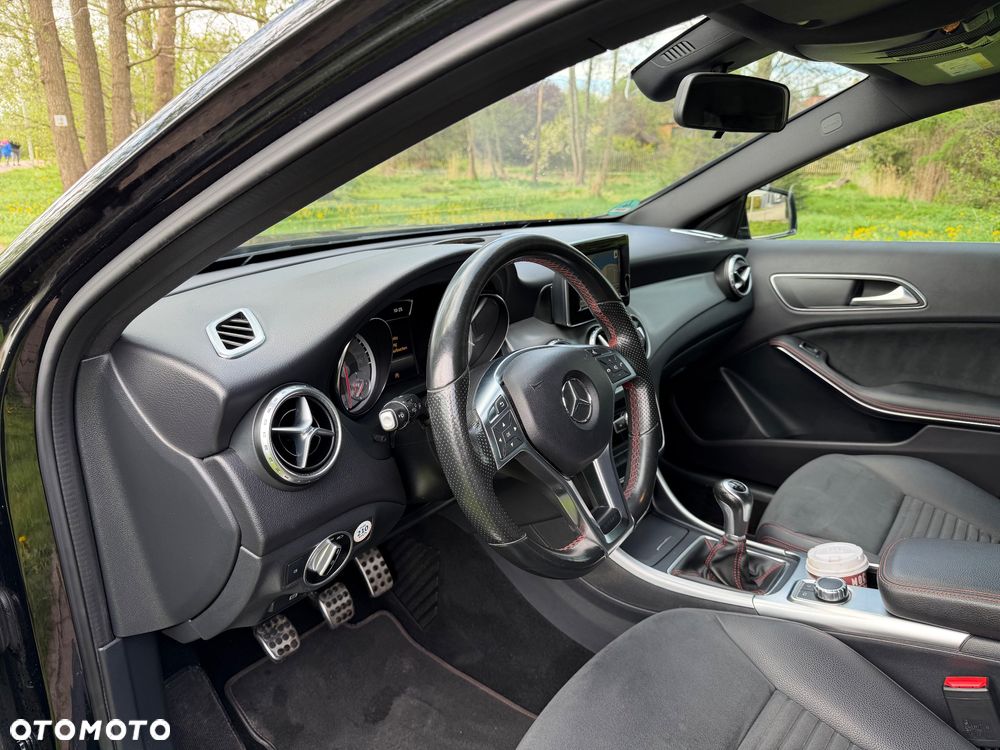 Mercedes-Benz GLA 200 AMG Line - 14